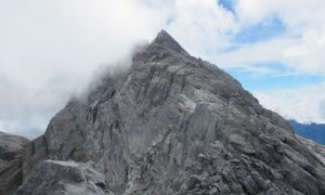 Gunung Tertinggi di Indonesia - puncak trikora - Papua